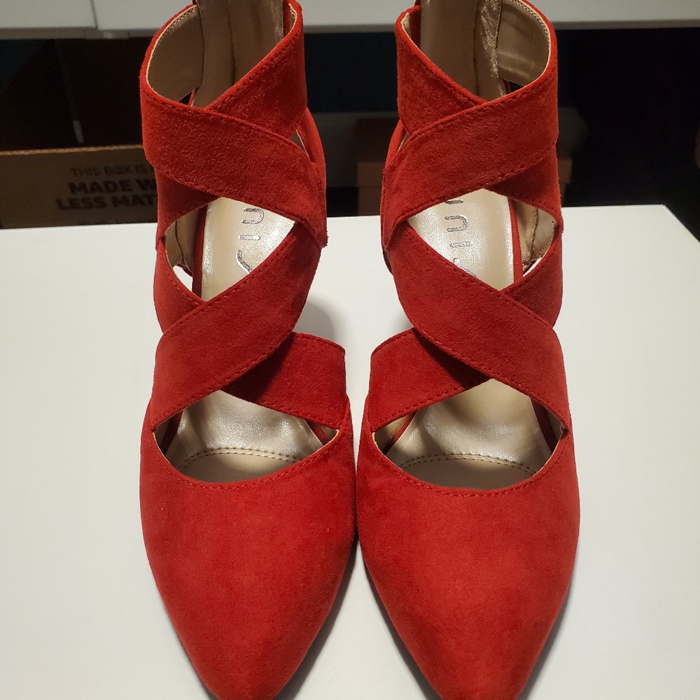 Pointed Shoes - Picture 3 of 5